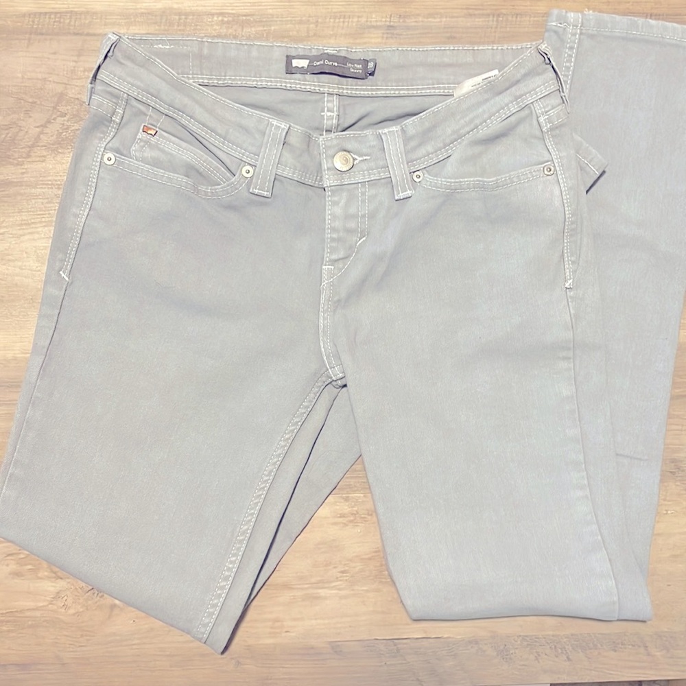 Levi’s Skinny Jeans - light gray with white stitch